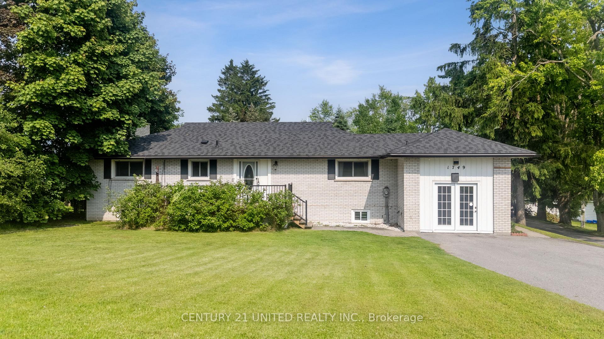 Front of 1749 Youngs Point Road