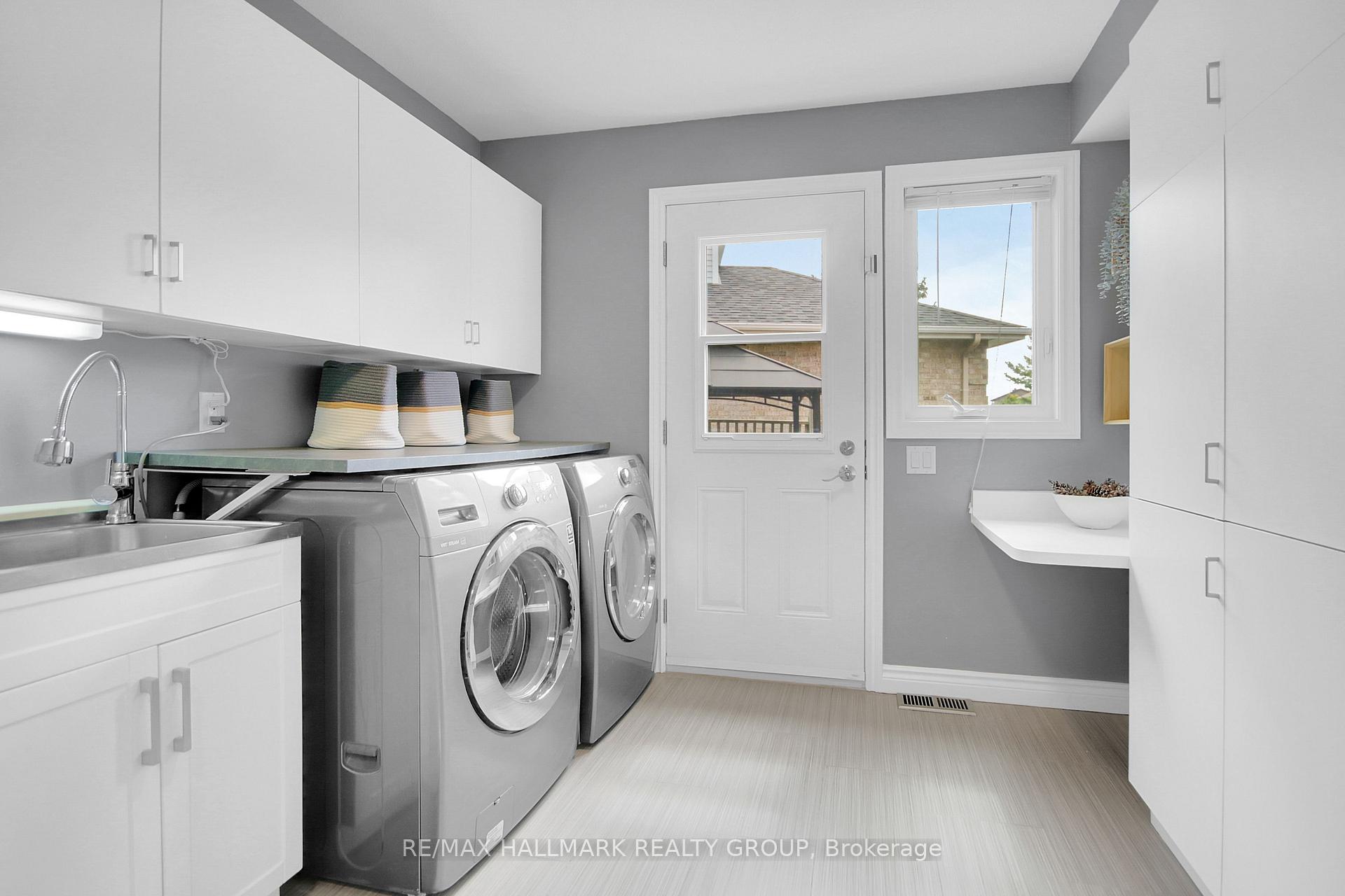 Photo 7 of 20 Arbuckle Crescent, Ottawa, Manordale — HOMEH