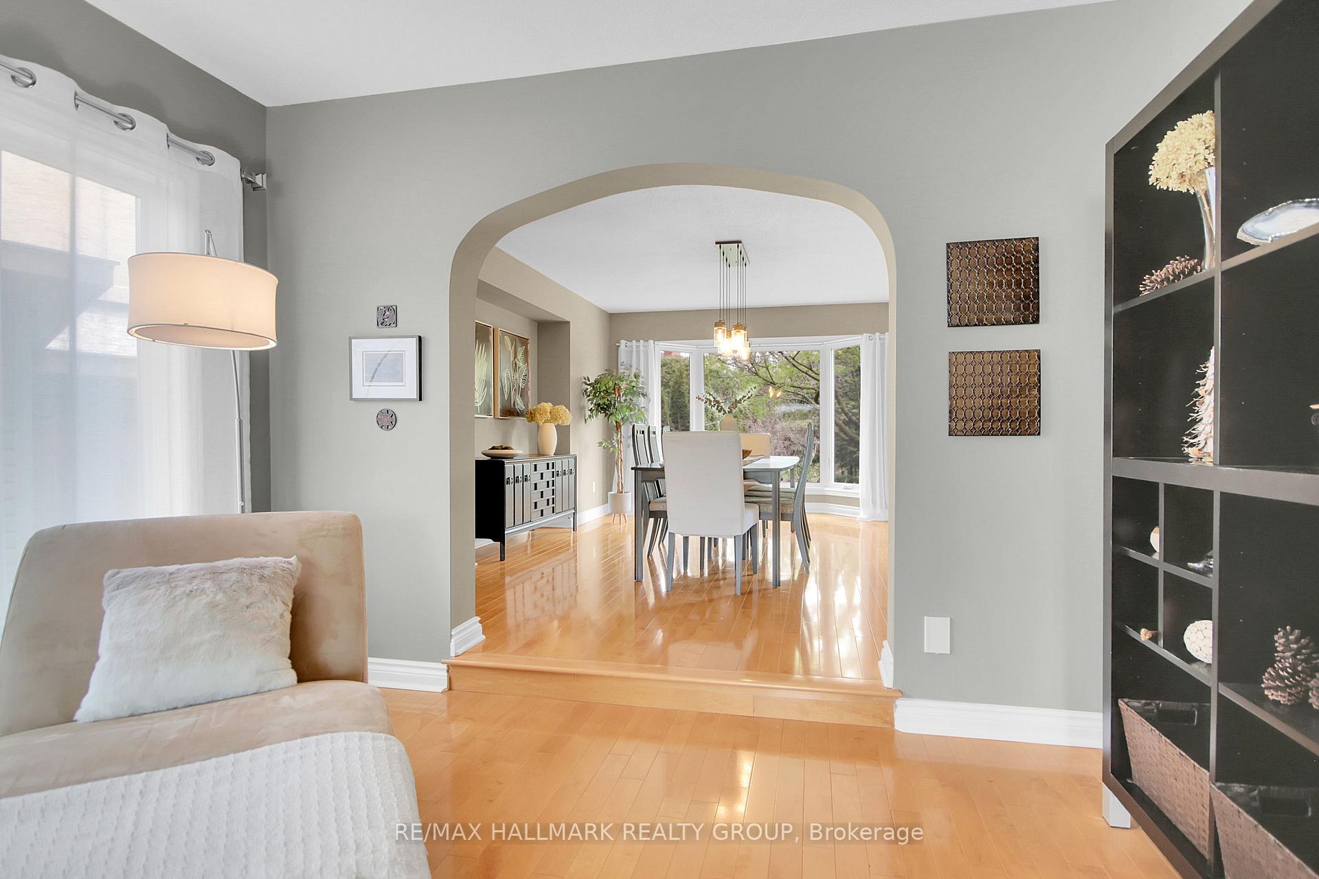 Photo 10 of 20 Arbuckle Crescent, Ottawa, Manordale — HOMEH