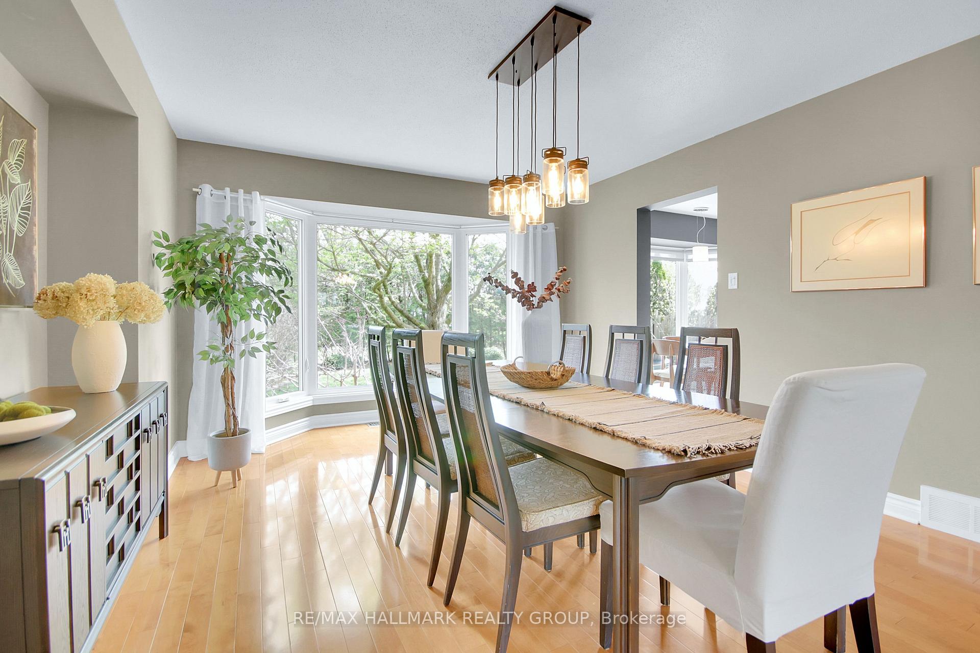 Photo 11 of 20 Arbuckle Crescent, Ottawa, Manordale — HOMEH