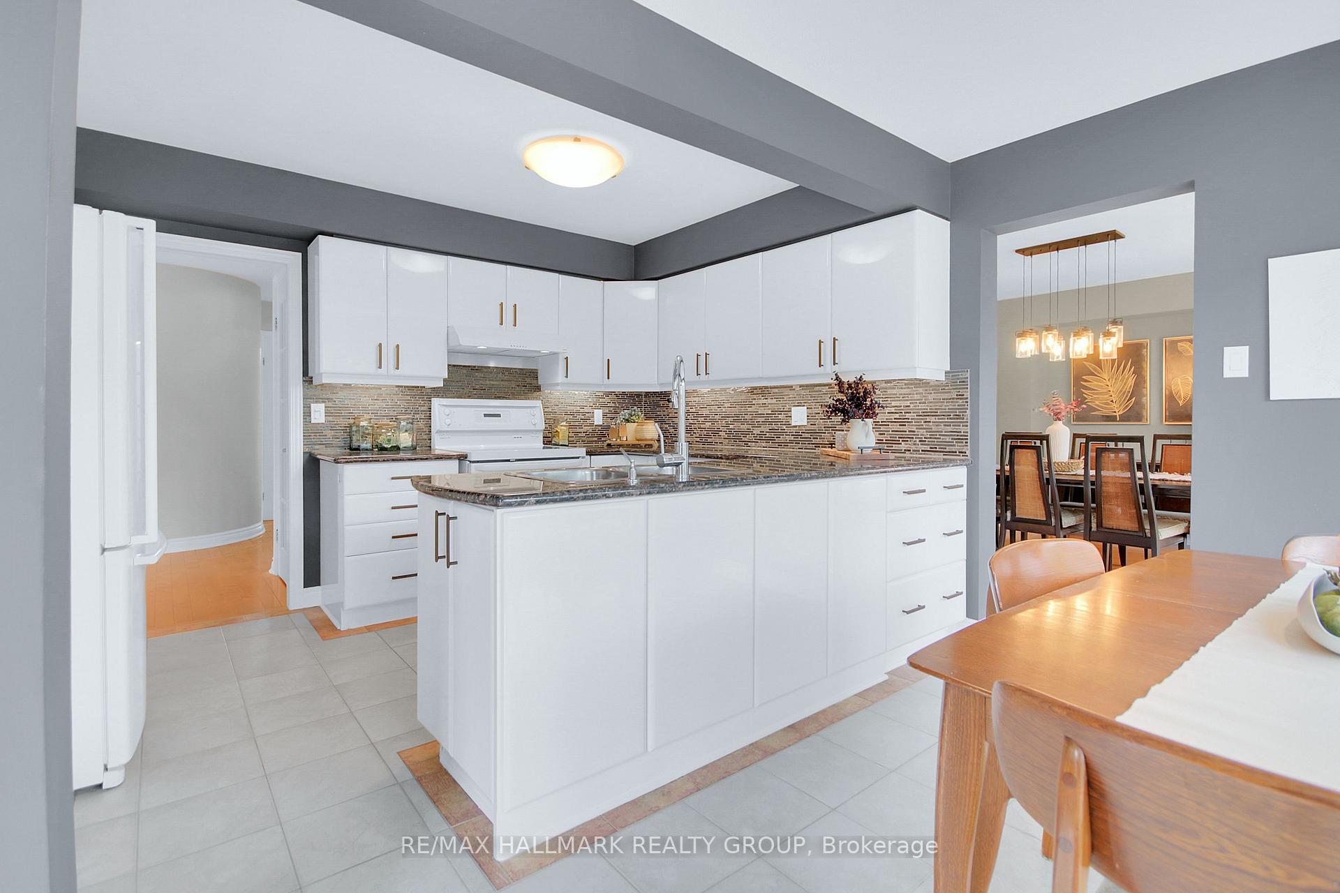 Photo 13 of 20 Arbuckle Crescent, Ottawa, Manordale — HOMEH