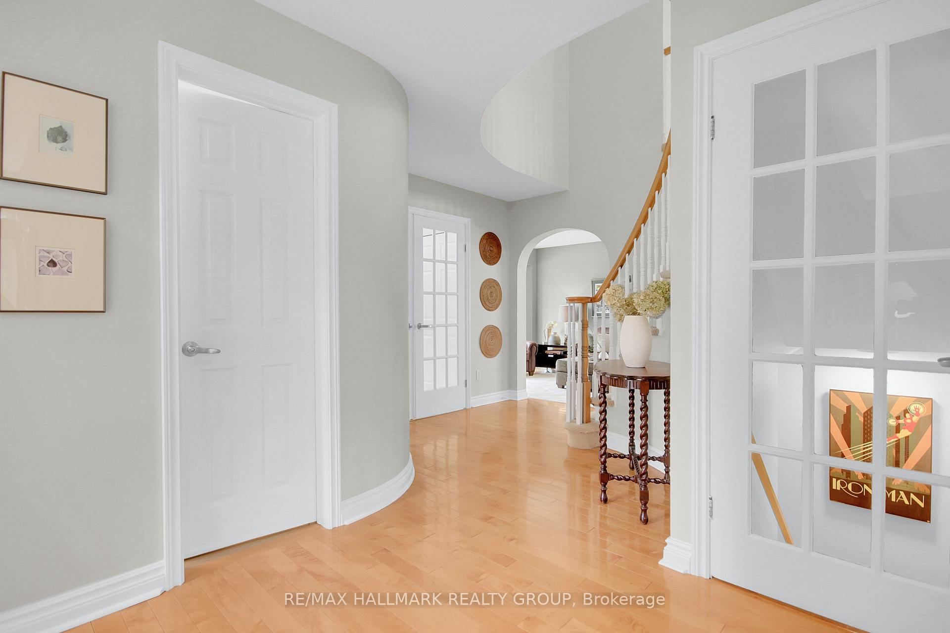 Photo 19 of 20 Arbuckle Crescent, Ottawa, Manordale — HOMEH