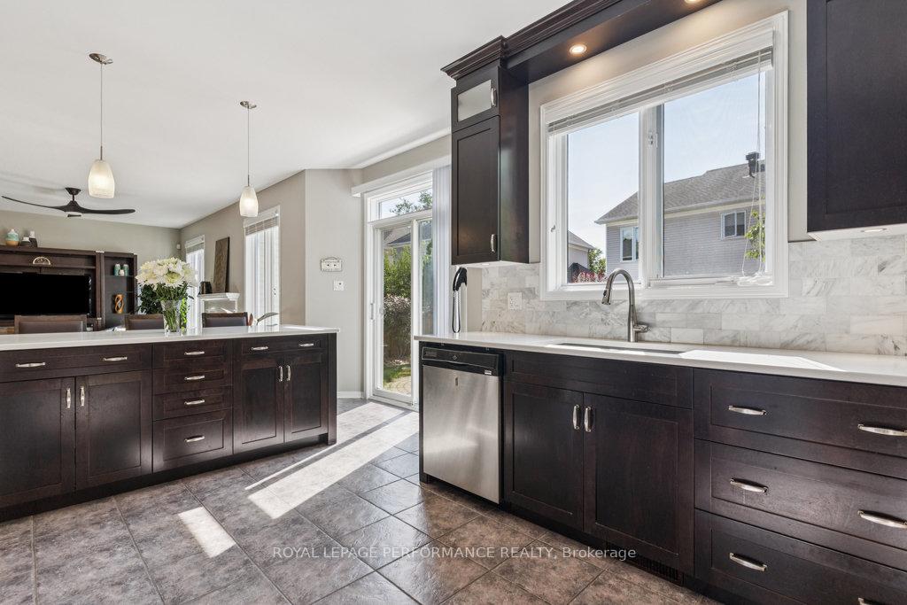 Photo 16 of 8 Jack Aaron Drive, Ottawa, Craig Henry/Woodvale — HOMEH