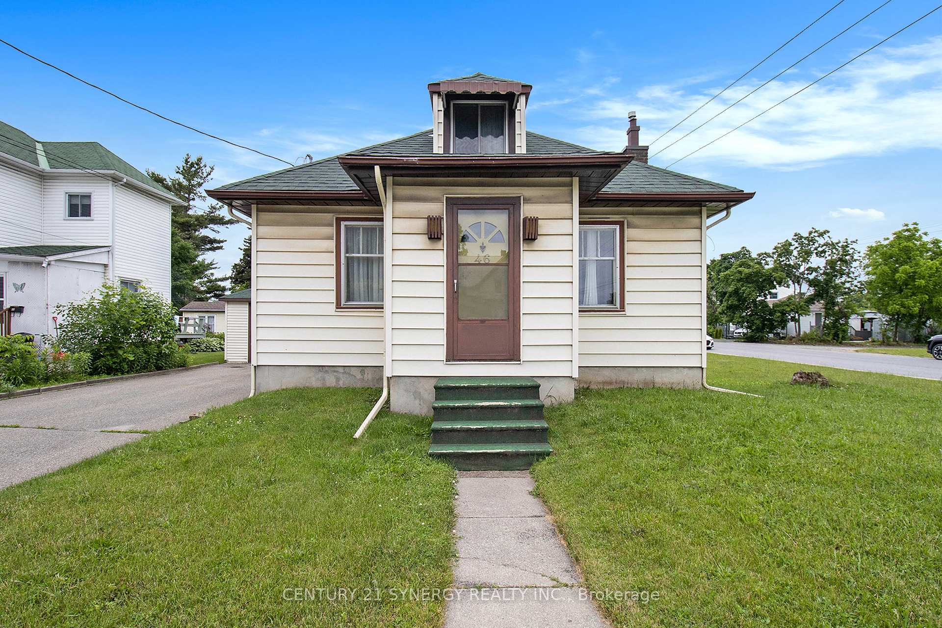 Photo 2 of 46 Cornelia Street E, Smiths Falls — HOMEH