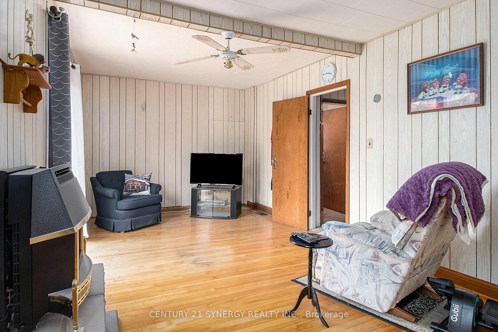 Photo 5 of 46 Cornelia Street E, Smiths Falls — HOMEH