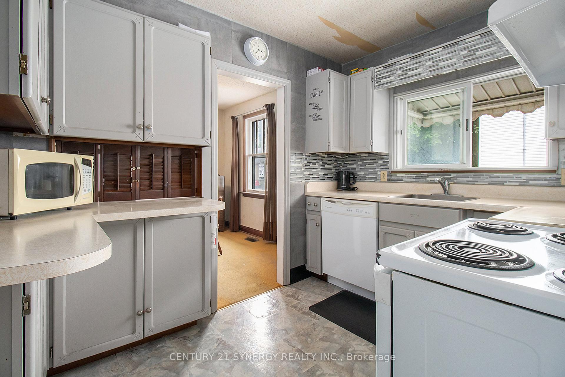 Photo 8 of 46 Cornelia Street E, Smiths Falls — HOMEH