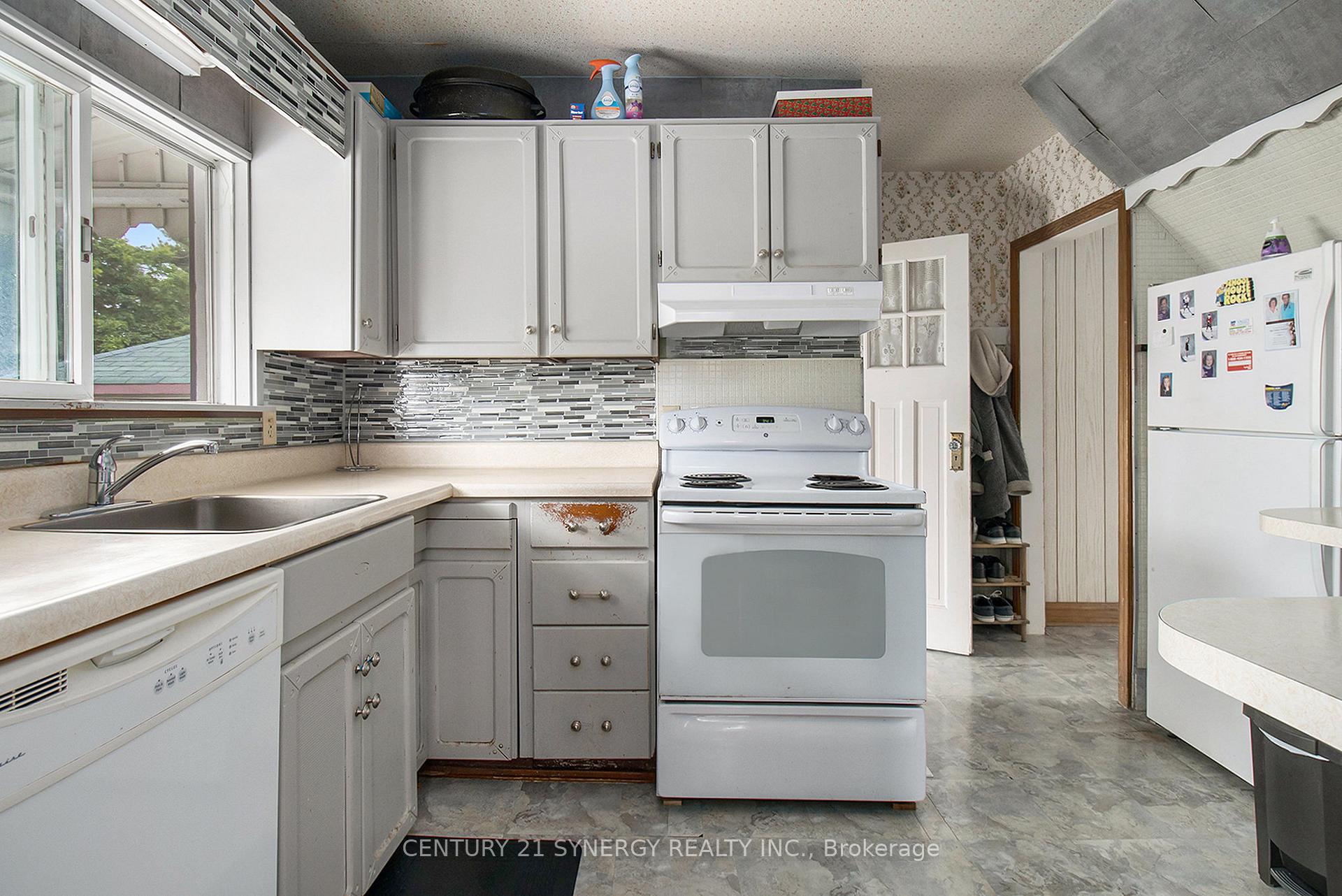 Photo 9 of 46 Cornelia Street E, Smiths Falls — HOMEH