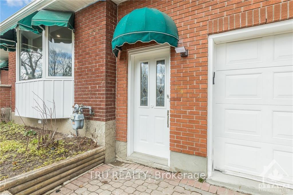 Photo 2 of Unit B, 32 Roundhay Drive, Ottawa, Manordale — HOMEH