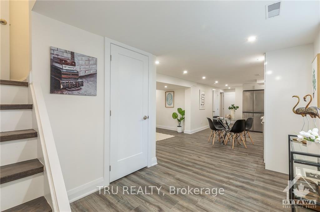 Photo 3 of Unit B, 32 Roundhay Drive, Ottawa, Manordale — HOMEH