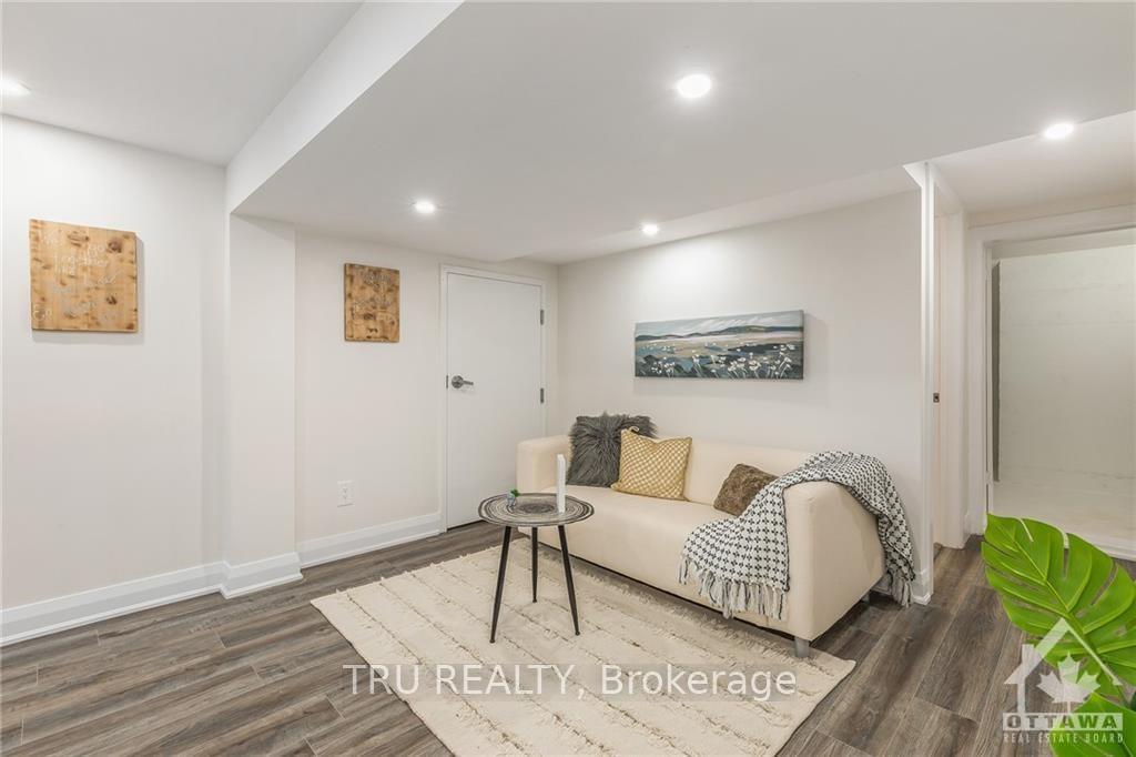 Photo 5 of Unit B, 32 Roundhay Drive, Ottawa, Manordale — HOMEH
