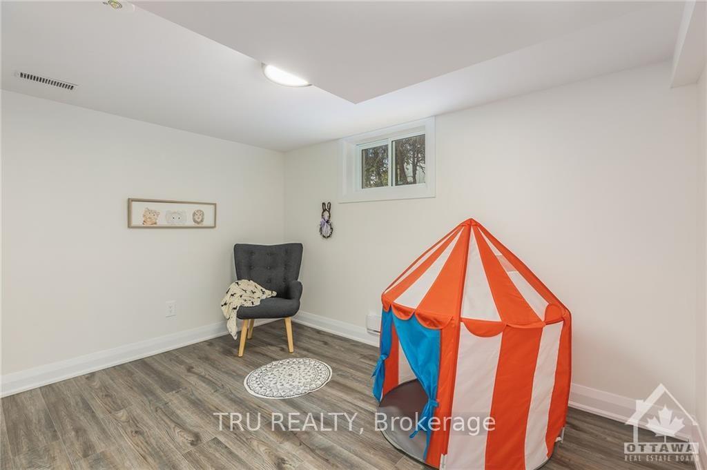 Photo 12 of Unit B, 32 Roundhay Drive, Ottawa, Manordale — HOMEH