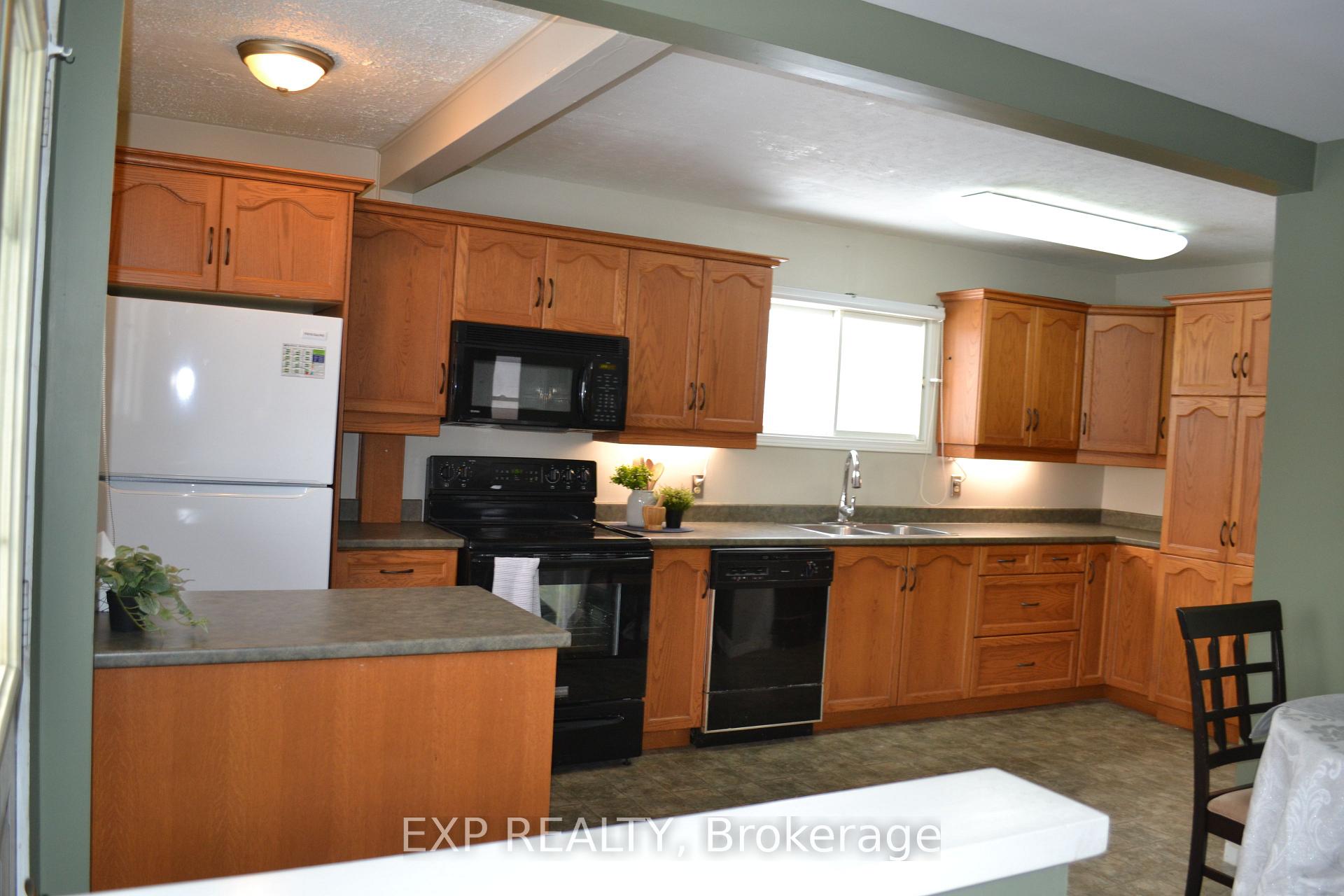 Photo 4 of 340 Mcnab Avenue, Renfrew — HOMEH