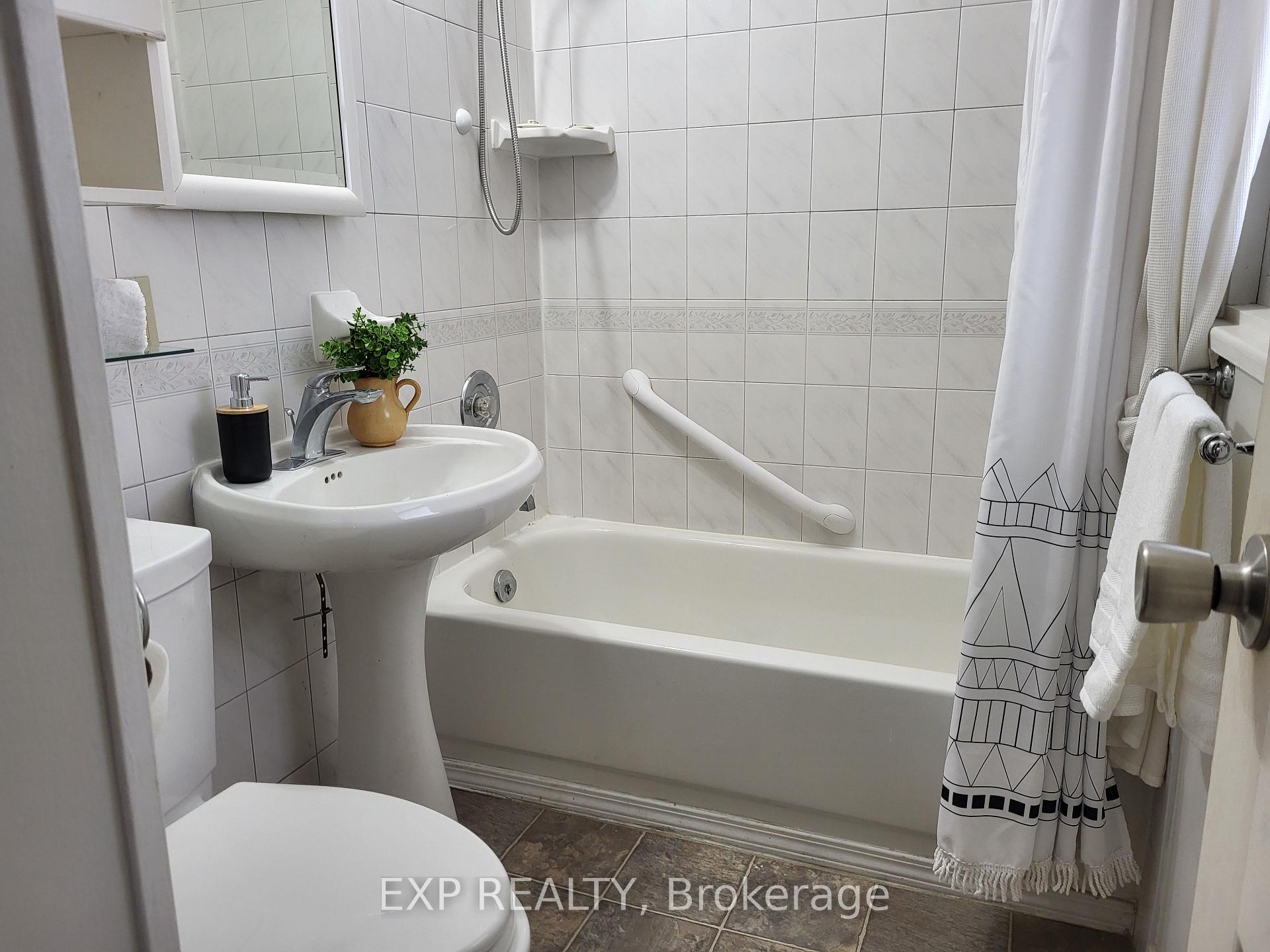 Photo 15 of 340 Mcnab Avenue, Renfrew — HOMEH