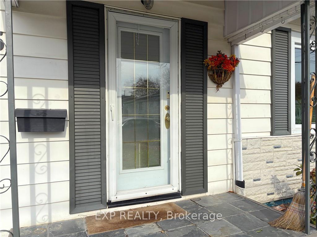 Photo 2 of 135 Peter Street, Renfrew — HOMEH