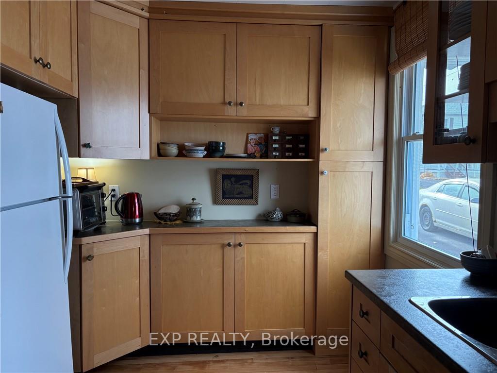 Photo 8 of 135 Peter Street, Renfrew — HOMEH