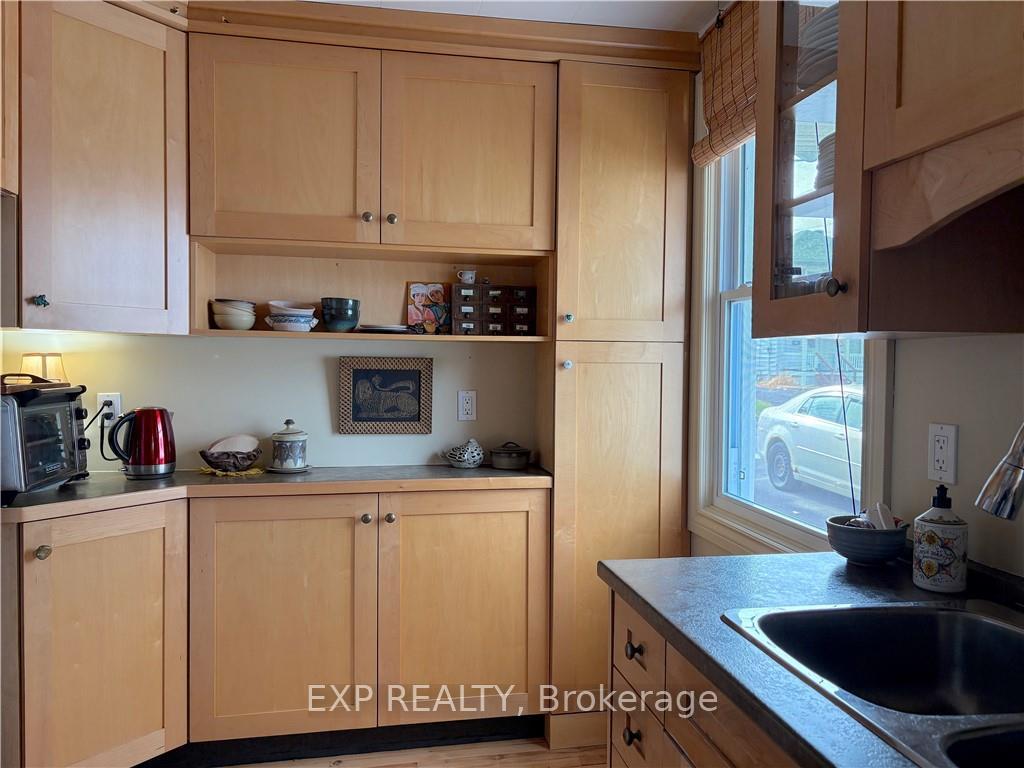 Photo 9 of 135 Peter Street, Renfrew — HOMEH