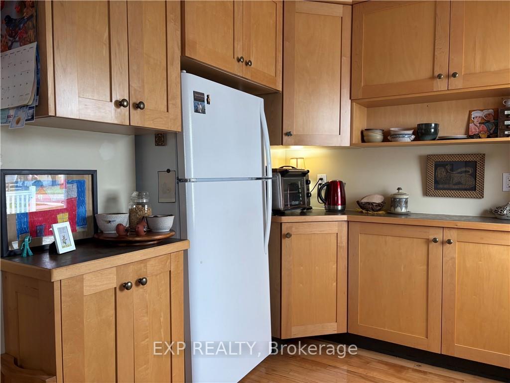 Photo 10 of 135 Peter Street, Renfrew — HOMEH
