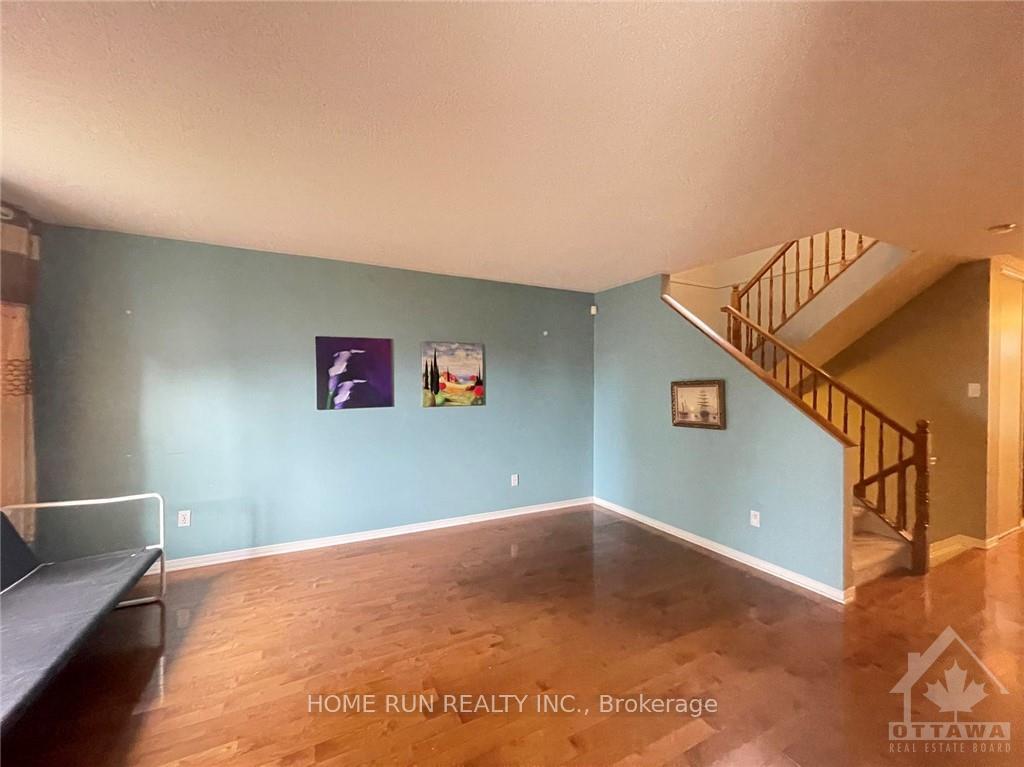 Photo 3 of 25 Covington Place, Ottawa, Centrepointe — HOMEH
