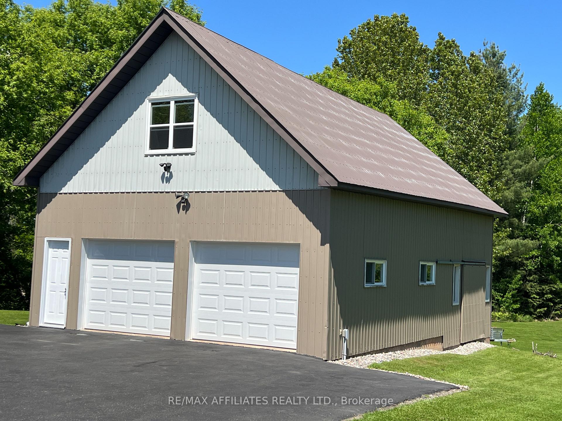 Photo 2 of 157 Perth Street, Rideau Lakes, Rideau Lakes (South Crosby) Twp — HOMEH