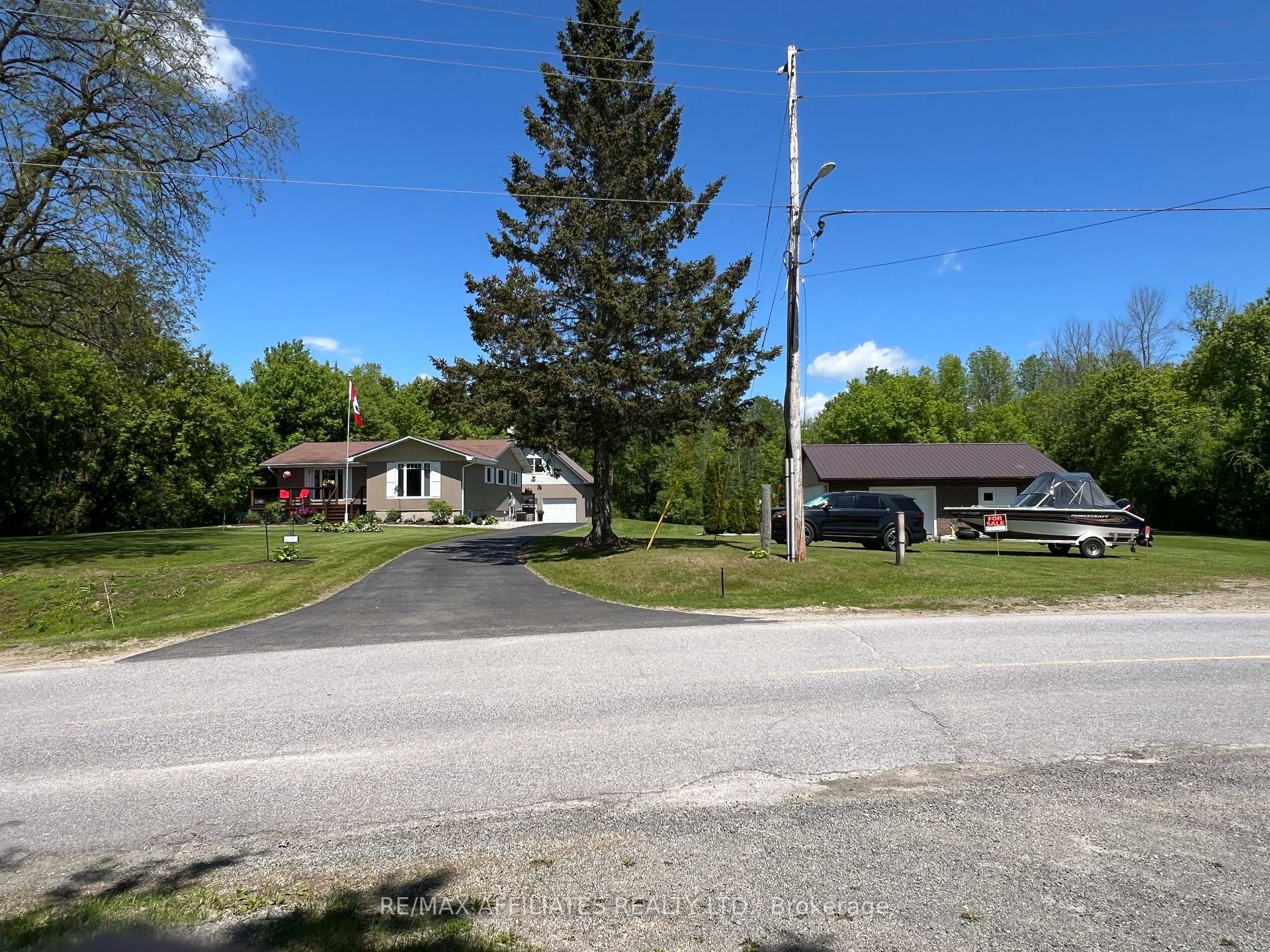 Photo 4 of 157 Perth Street, Rideau Lakes, Rideau Lakes (South Crosby) Twp — HOMEH