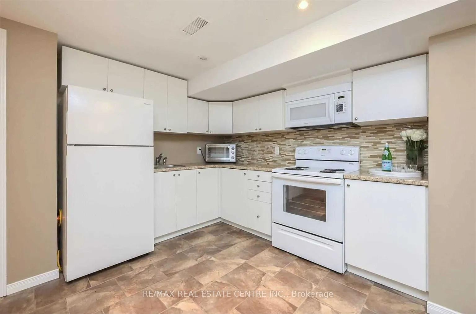 Photo 2 of Unit B, 331 Centre Street, Shelburne — HOMEH