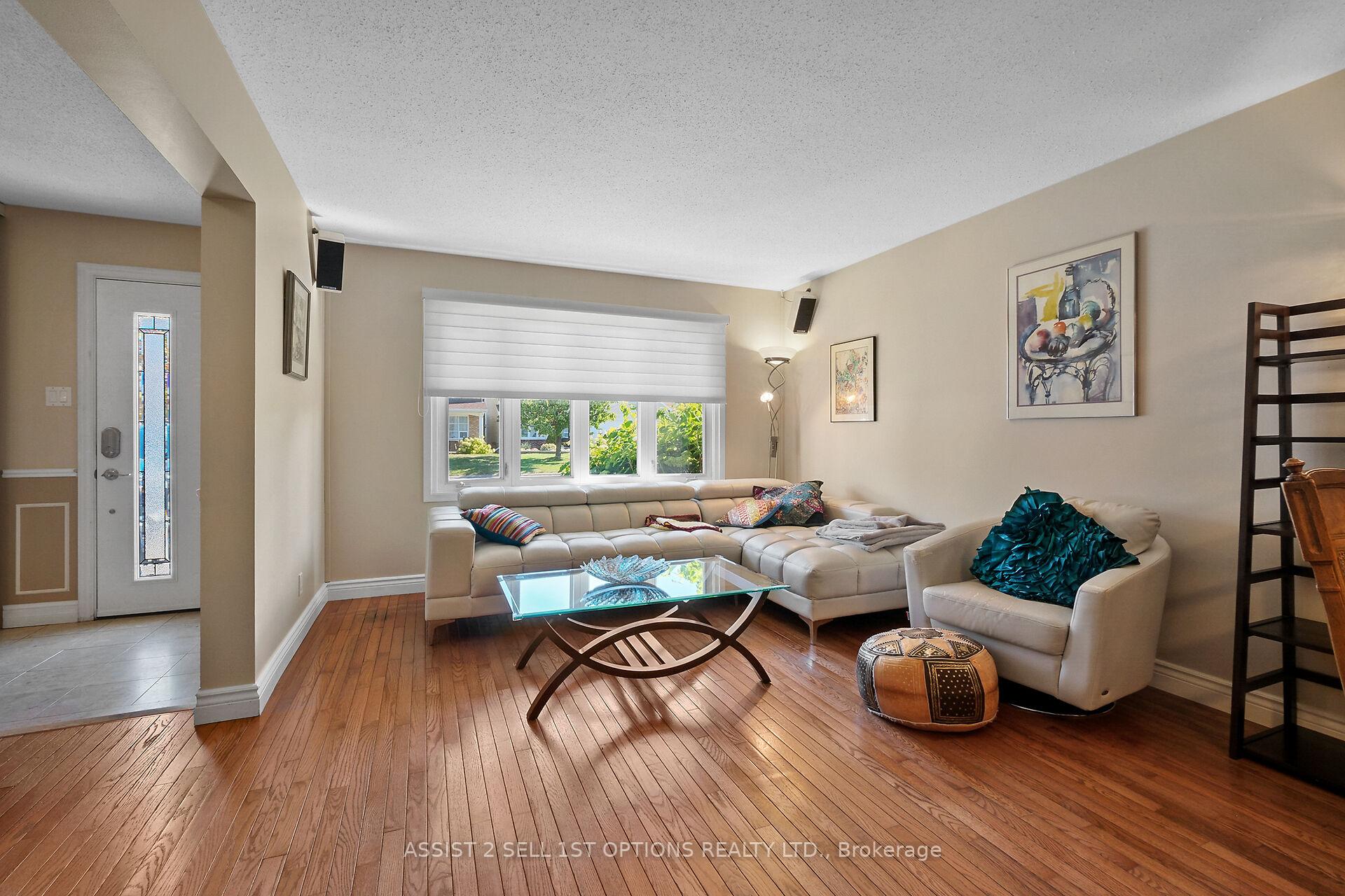 Photo 4 of 20 Colfax Street, Ottawa, Craig Henry/Woodvale — HOMEH
