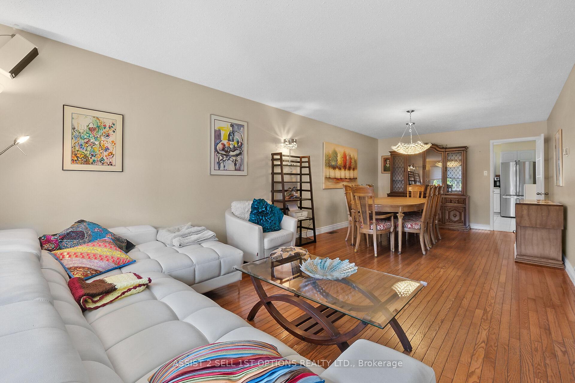 Photo 5 of 20 Colfax Street, Ottawa, Craig Henry/Woodvale — HOMEH