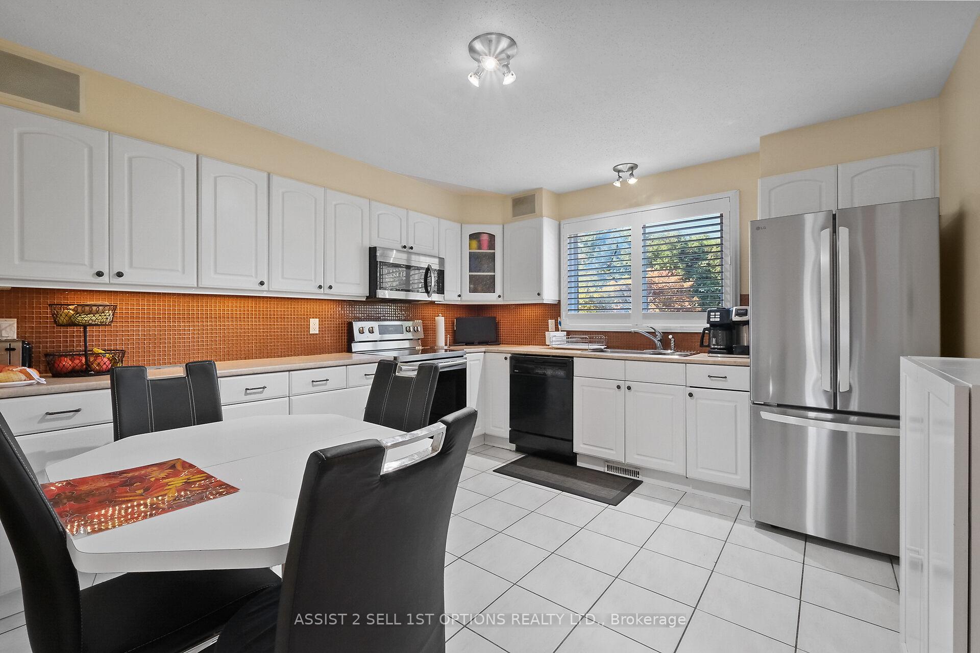 Photo 10 of 20 Colfax Street, Ottawa, Craig Henry/Woodvale — HOMEH