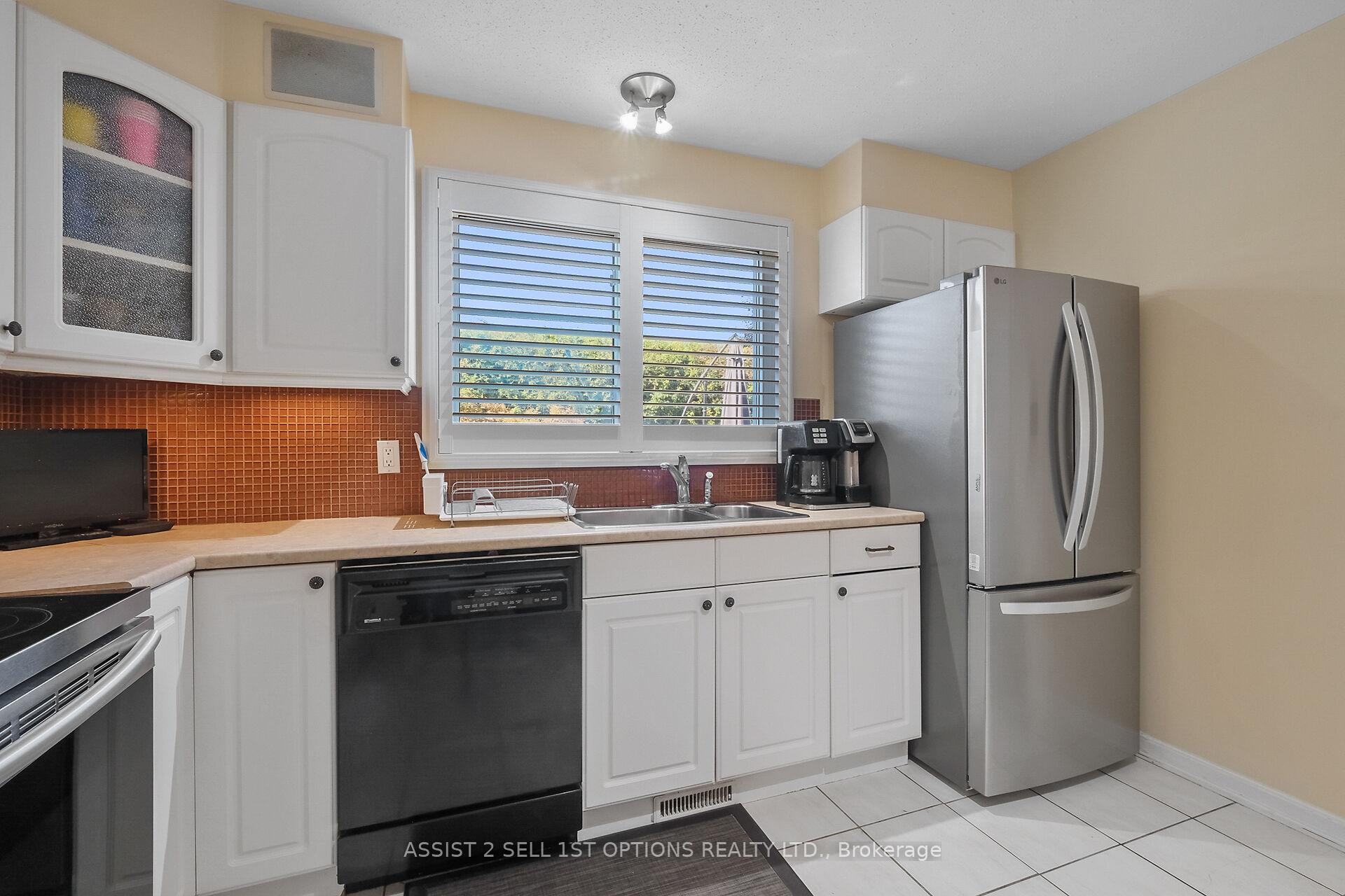 Photo 12 of 20 Colfax Street, Ottawa, Craig Henry/Woodvale — HOMEH