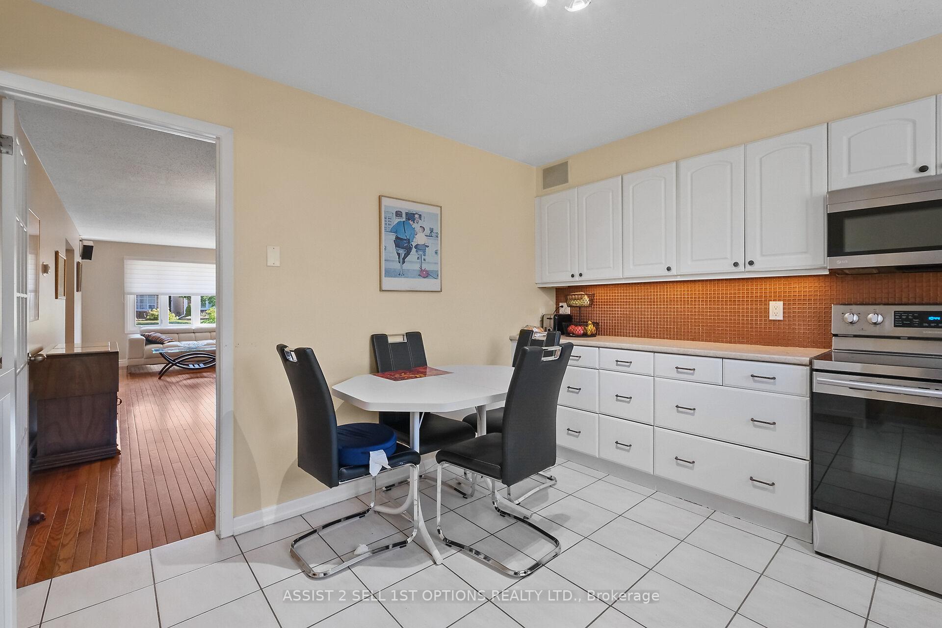 Photo 13 of 20 Colfax Street, Ottawa, Craig Henry/Woodvale — HOMEH
