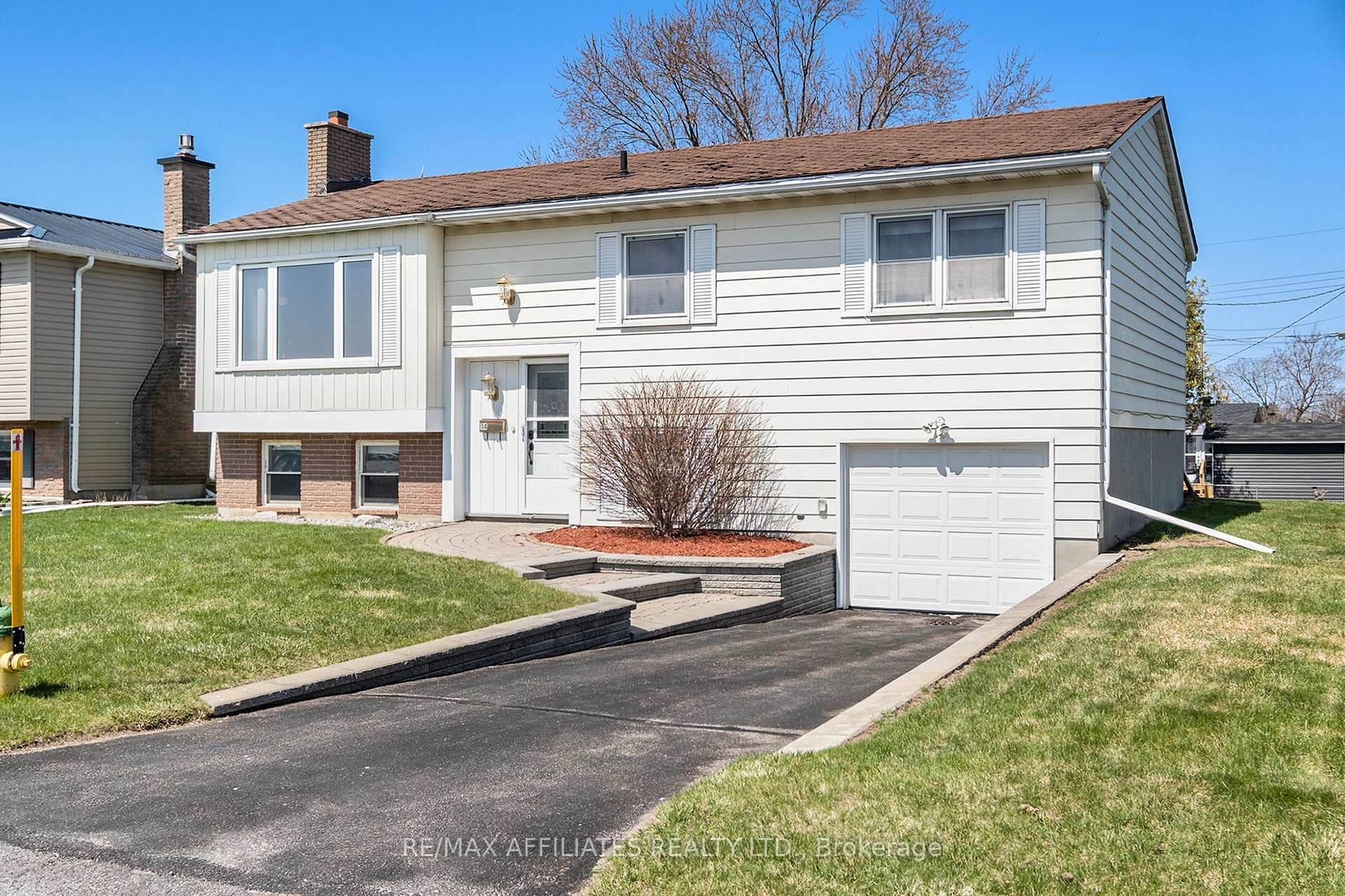 Photo 1 of 14 Ross Street E, Smiths Falls — HOMEH