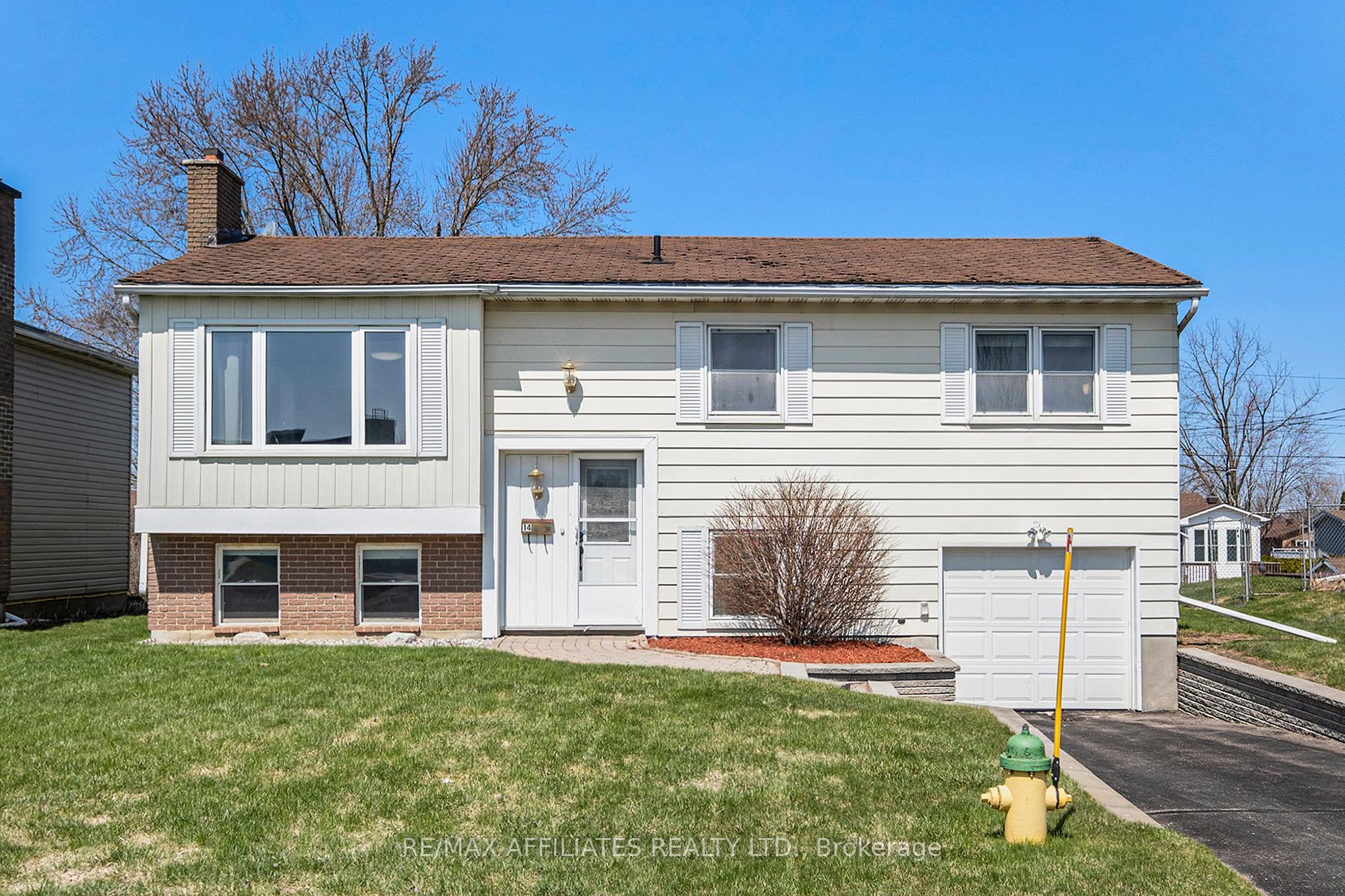 Photo 3 of 14 Ross Street E, Smiths Falls — HOMEH