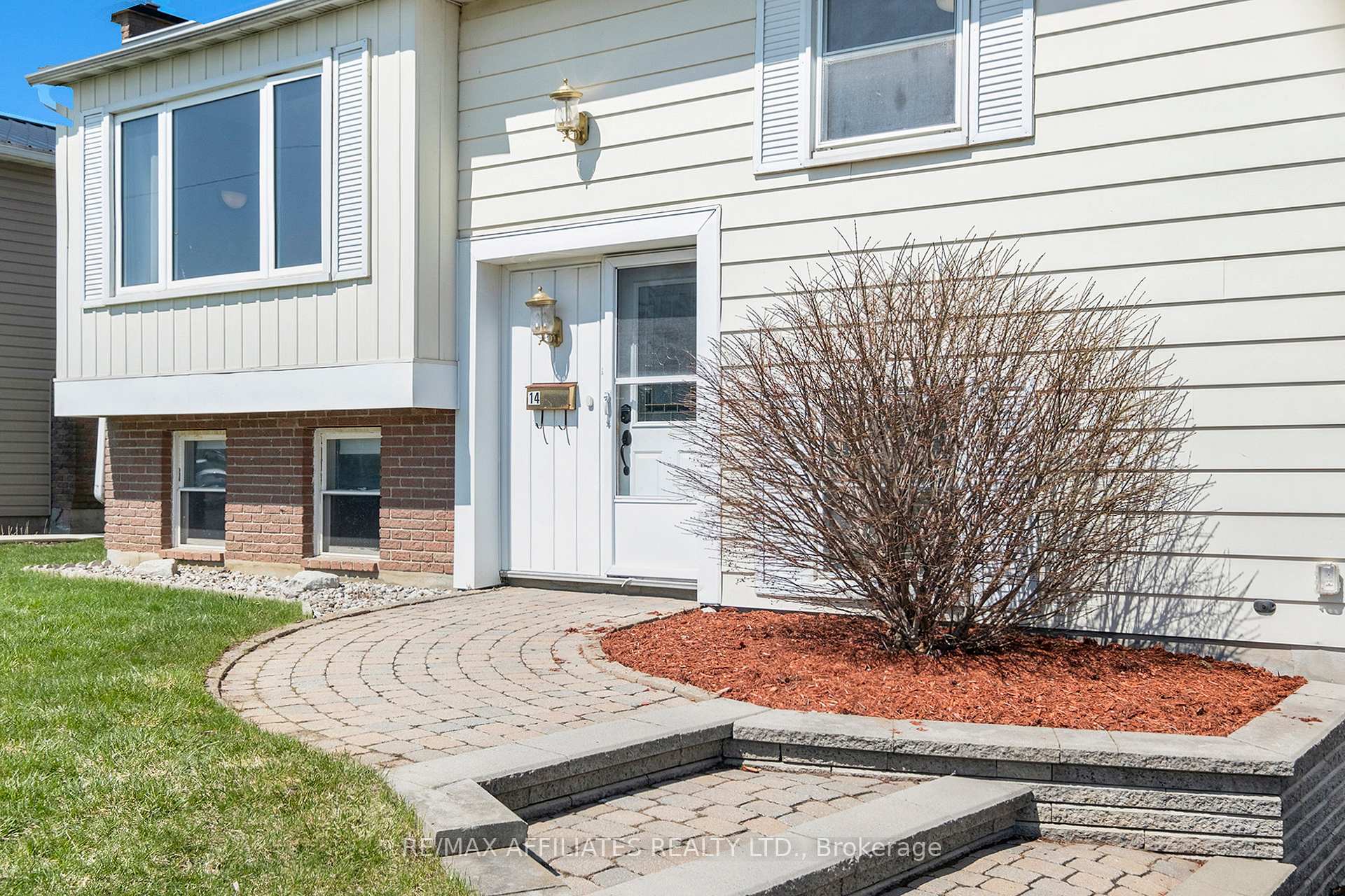 Photo 4 of 14 Ross Street E, Smiths Falls — HOMEH