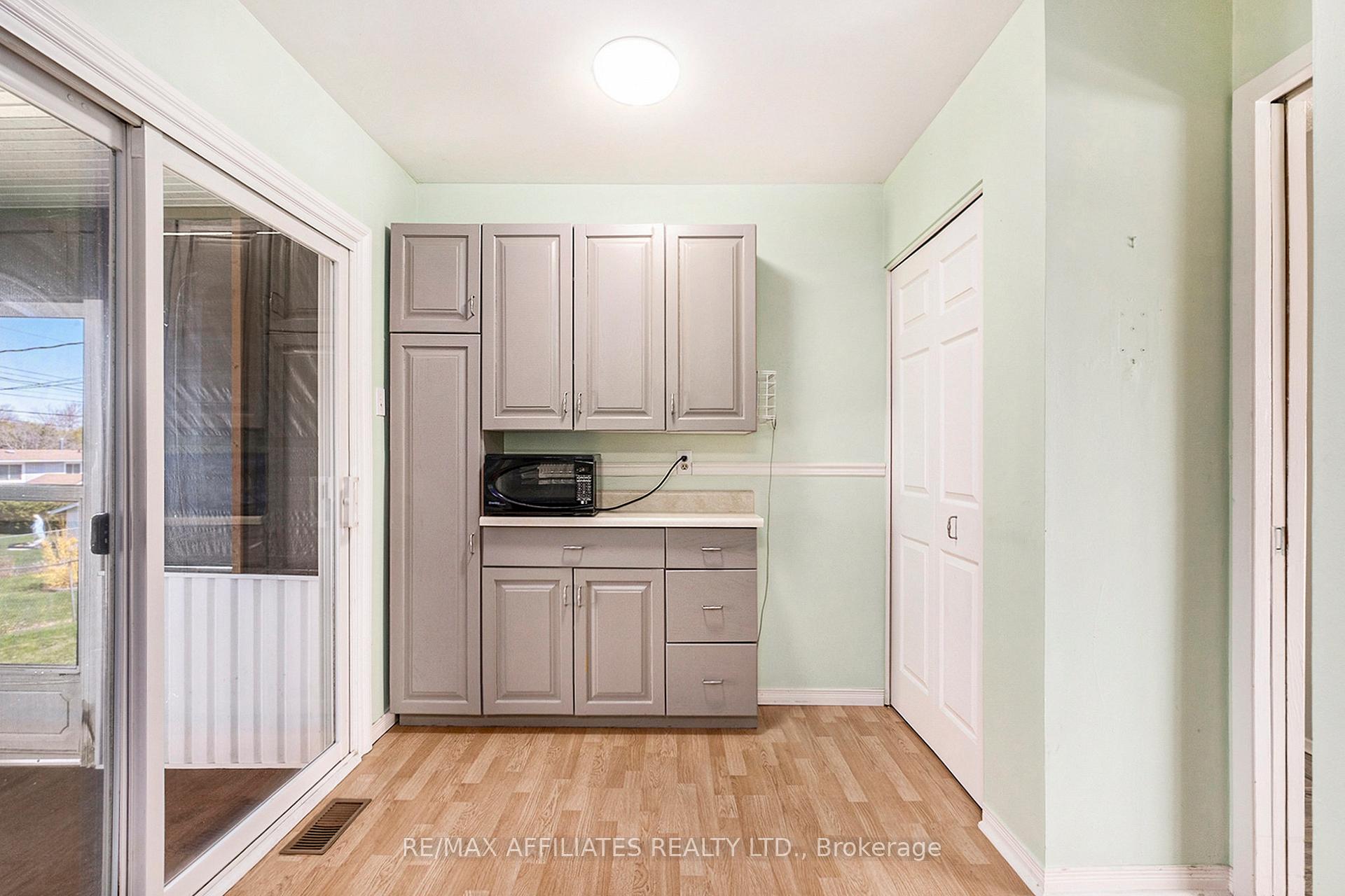Photo 10 of 14 Ross Street E, Smiths Falls — HOMEH