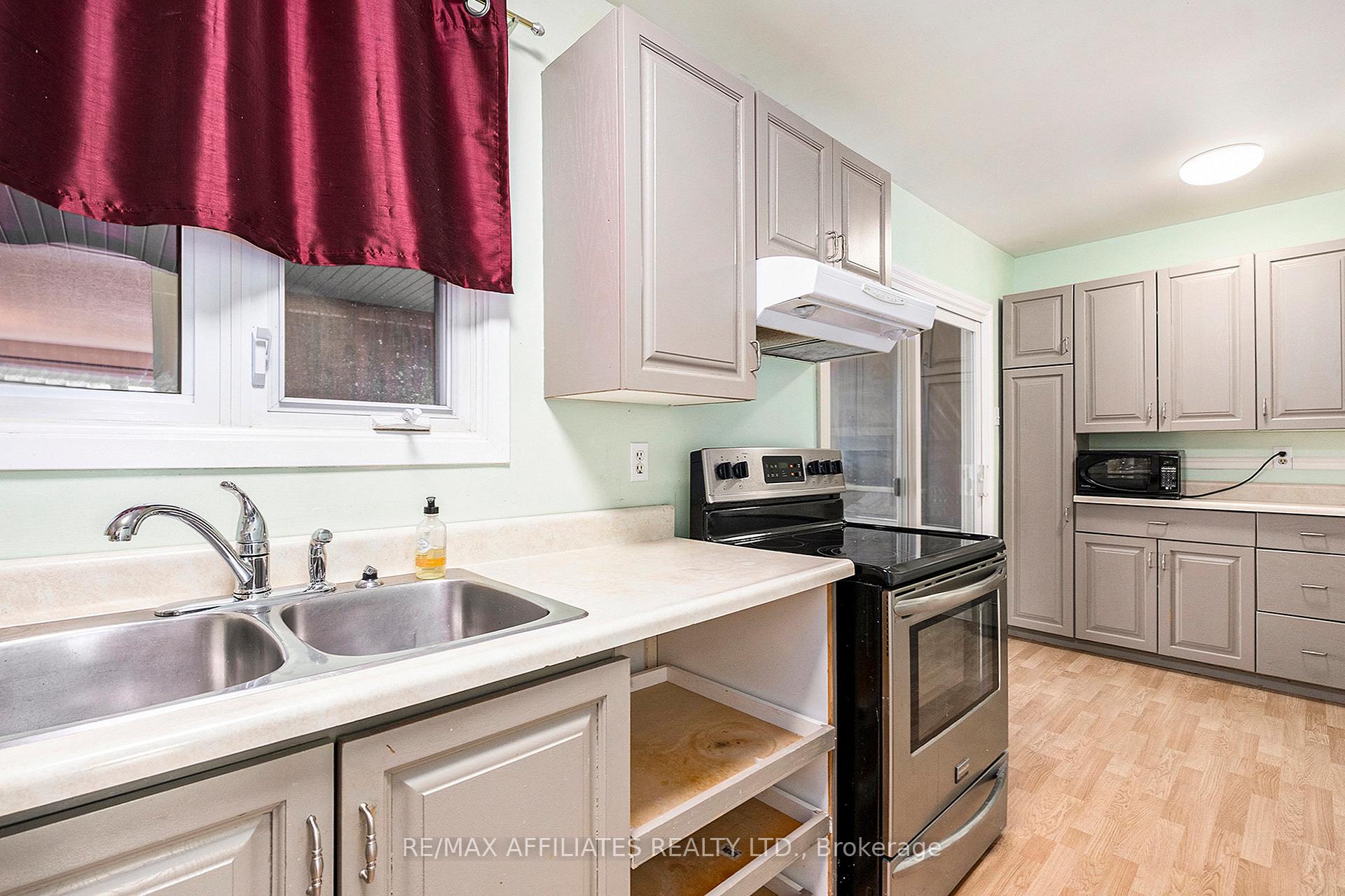 Photo 11 of 14 Ross Street E, Smiths Falls — HOMEH