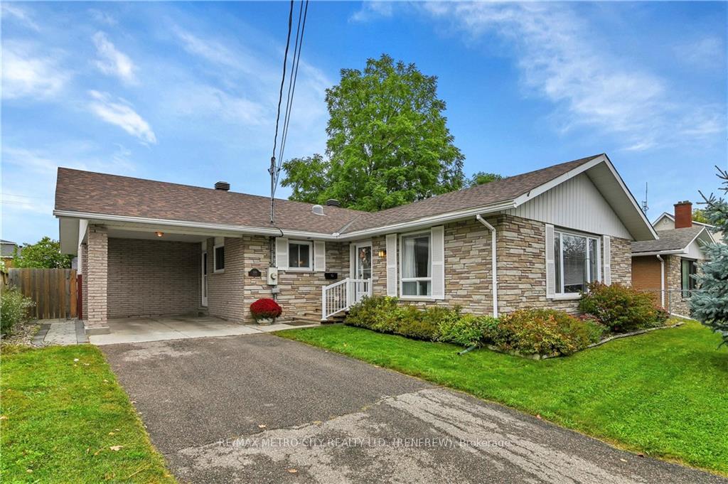 Photo 1 of 109 Lochiel Street S, Renfrew — HOMEH