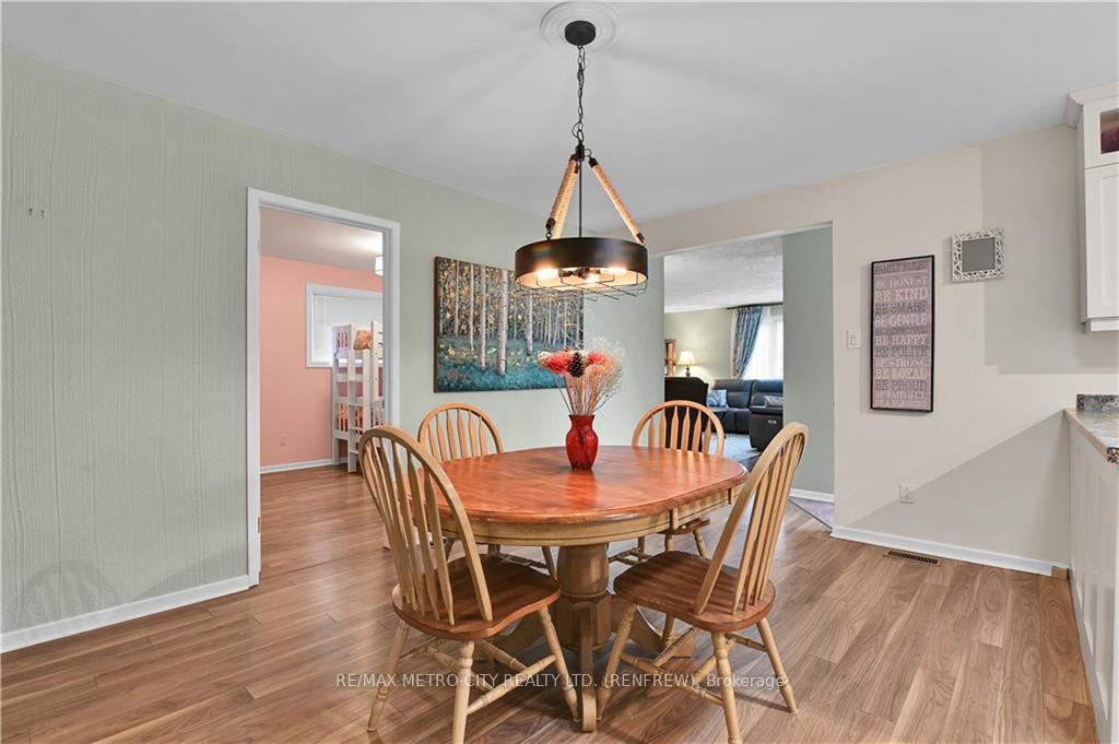 Photo 9 of 109 Lochiel Street S, Renfrew — HOMEH