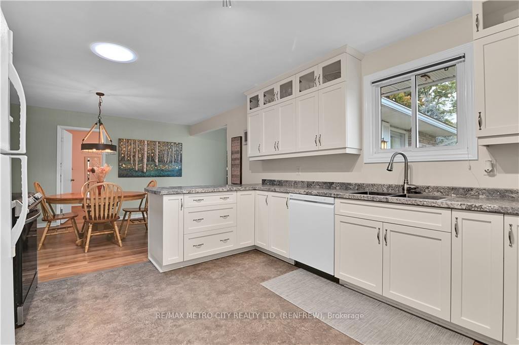 Photo 12 of 109 Lochiel Street S, Renfrew — HOMEH