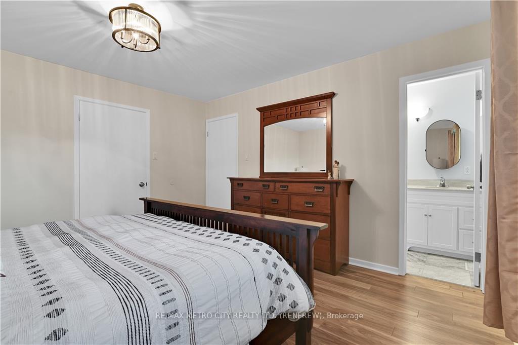 Photo 14 of 109 Lochiel Street S, Renfrew — HOMEH