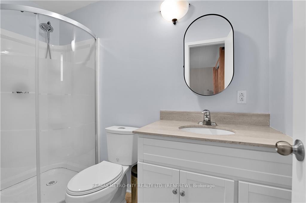Photo 15 of 109 Lochiel Street S, Renfrew — HOMEH