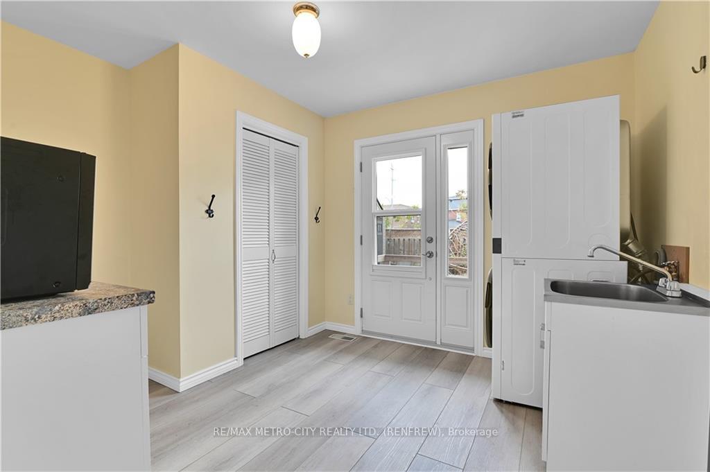Photo 20 of 109 Lochiel Street S, Renfrew — HOMEH