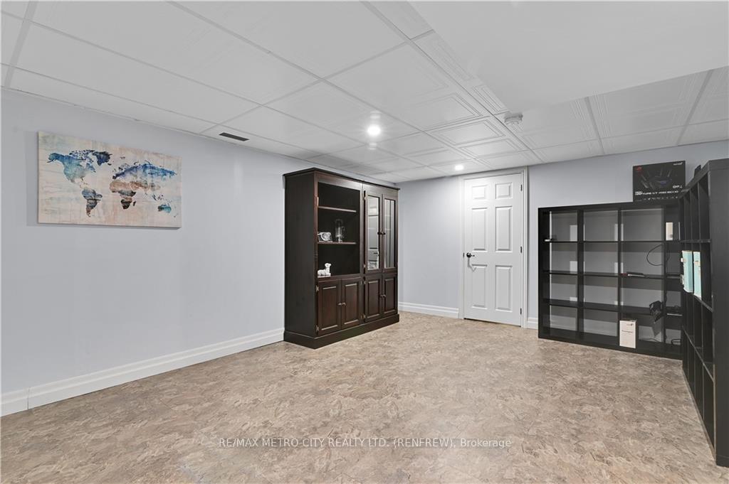 Photo 23 of 109 Lochiel Street S, Renfrew — HOMEH