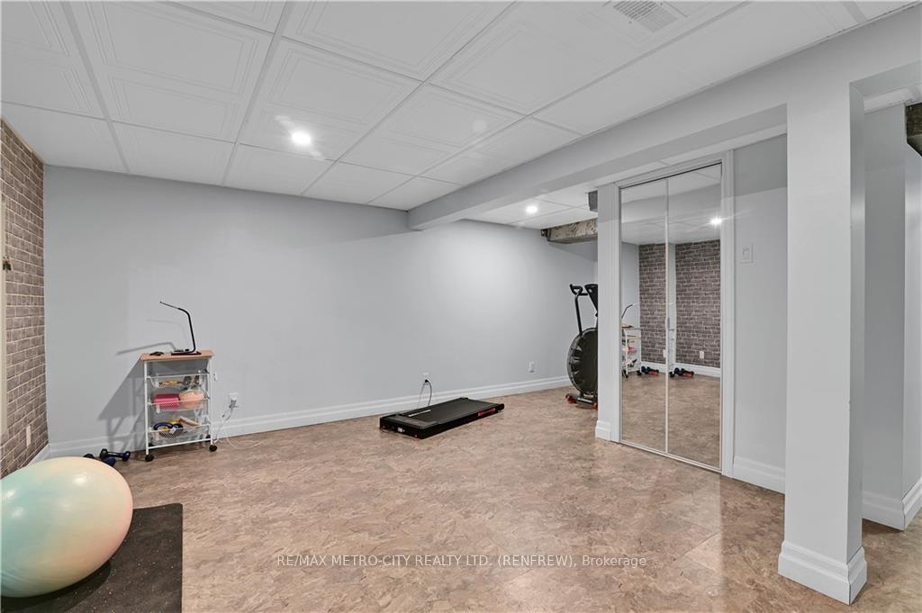 Photo 25 of 109 Lochiel Street S, Renfrew — HOMEH