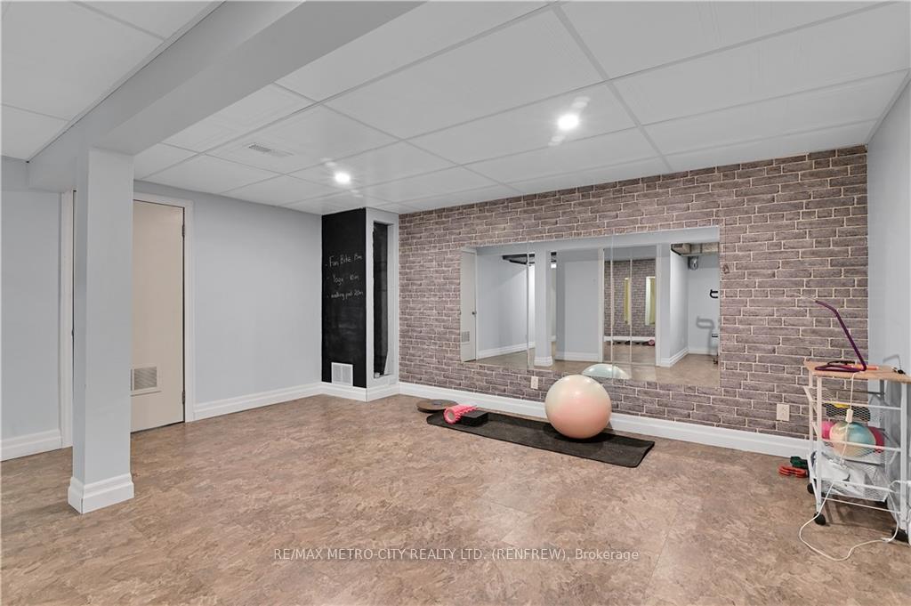 Photo 26 of 109 Lochiel Street S, Renfrew — HOMEH