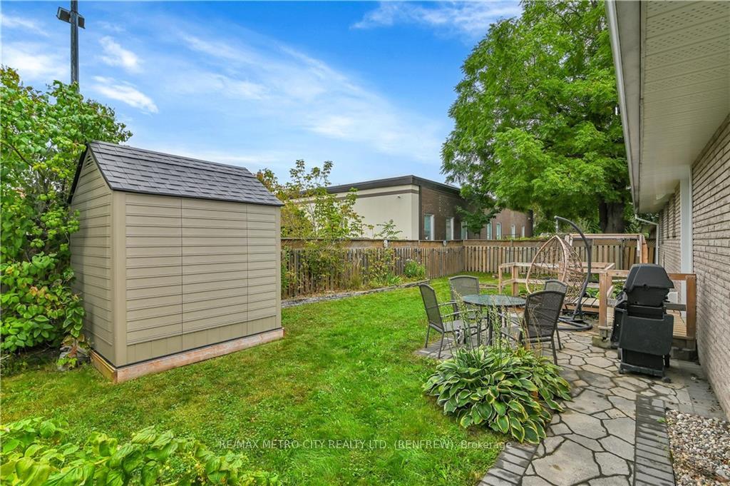 Photo 27 of 109 Lochiel Street S, Renfrew — HOMEH