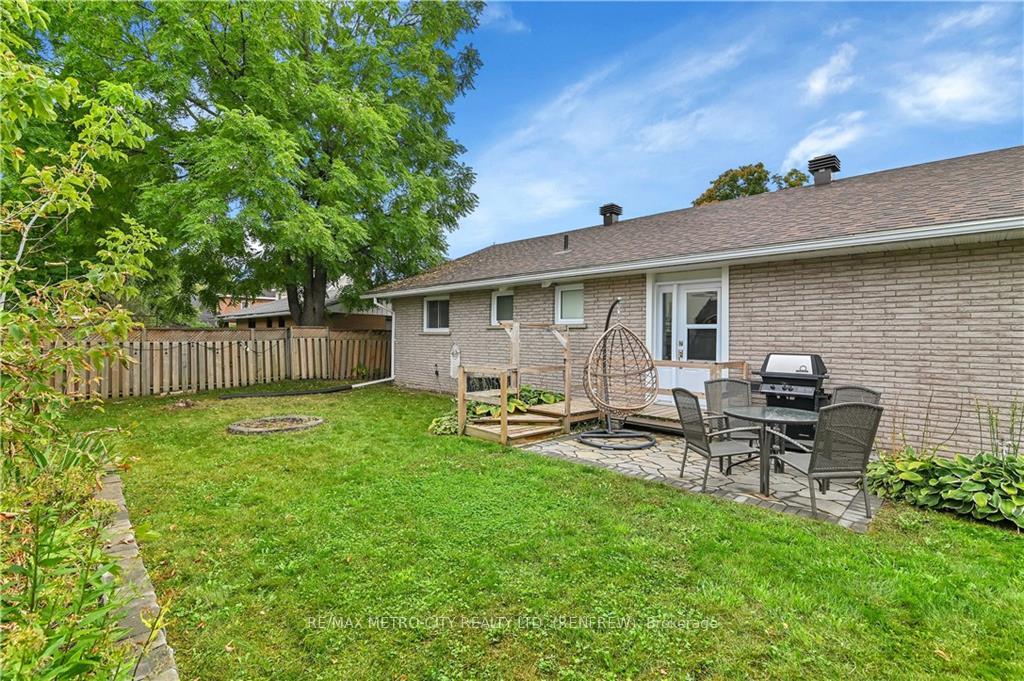 Photo 28 of 109 Lochiel Street S, Renfrew — HOMEH