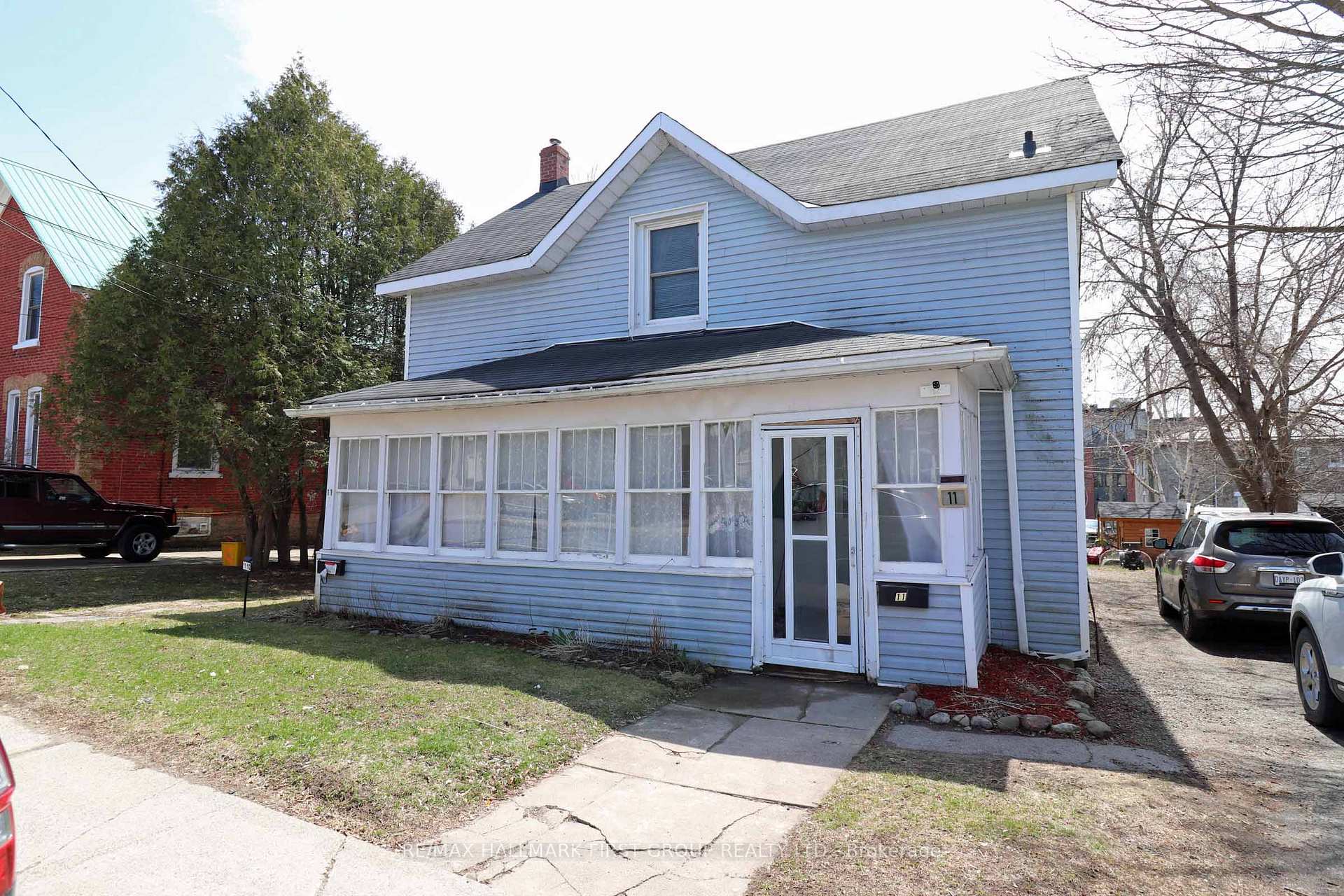 Photo 2 of 11 Russell Street W, Smiths Falls — HOMEH