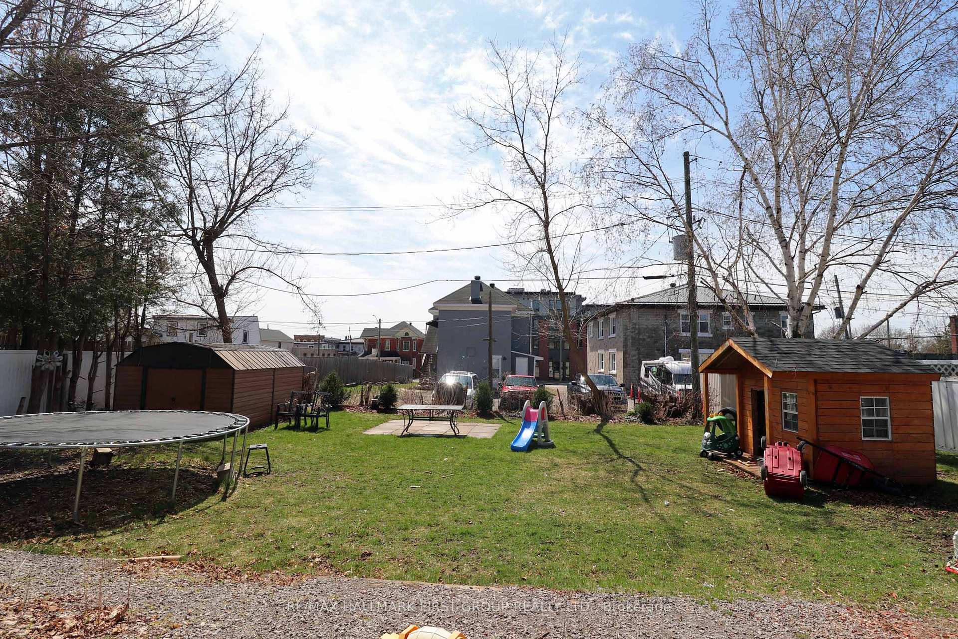 Photo 21 of 11 Russell Street W, Smiths Falls — HOMEH