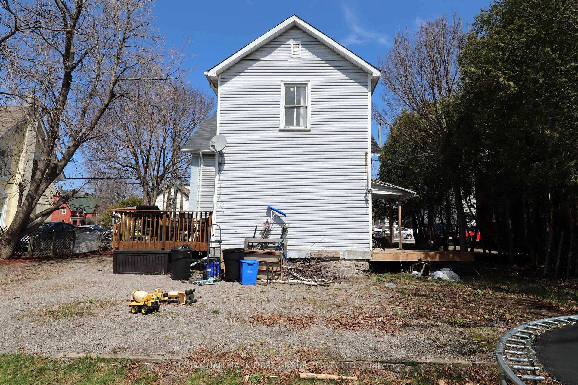 Photo 22 of 11 Russell Street W, Smiths Falls — HOMEH