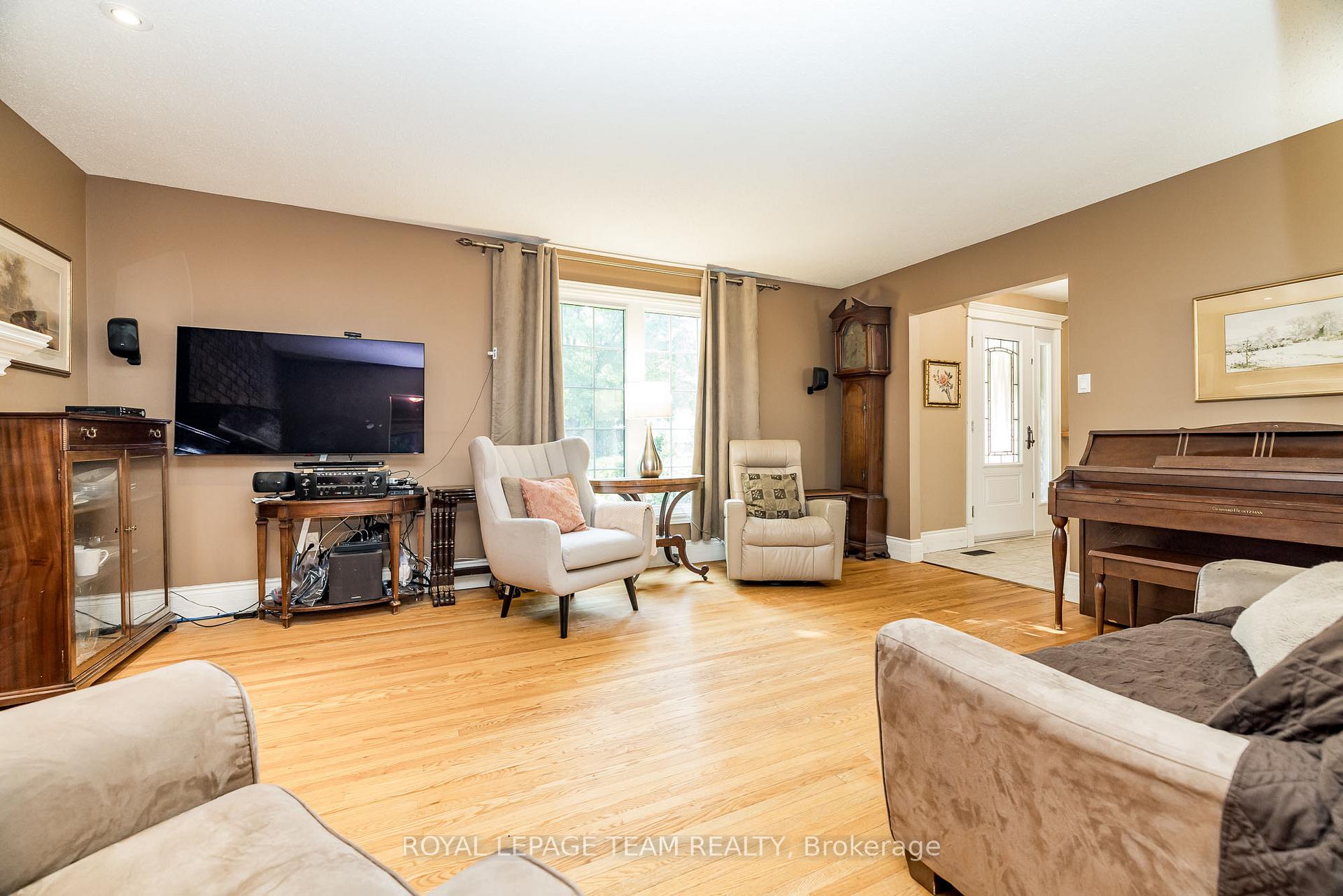 Photo 6 of 47 Glendenning Drive, Ottawa, Arlington Woods — HOMEH